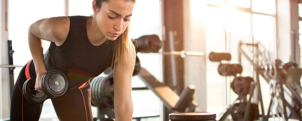 woman lifting dumbbell