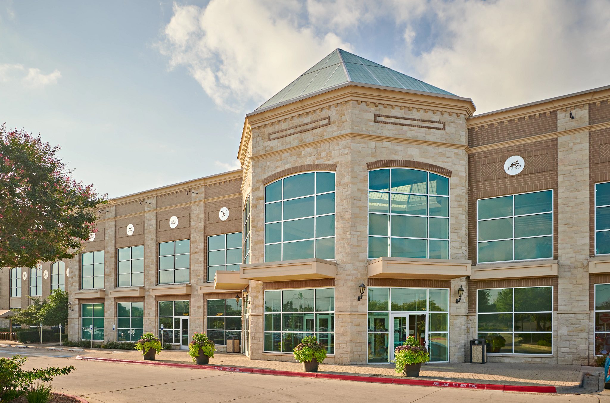 Exterior facade at the Life Time South Austin club location