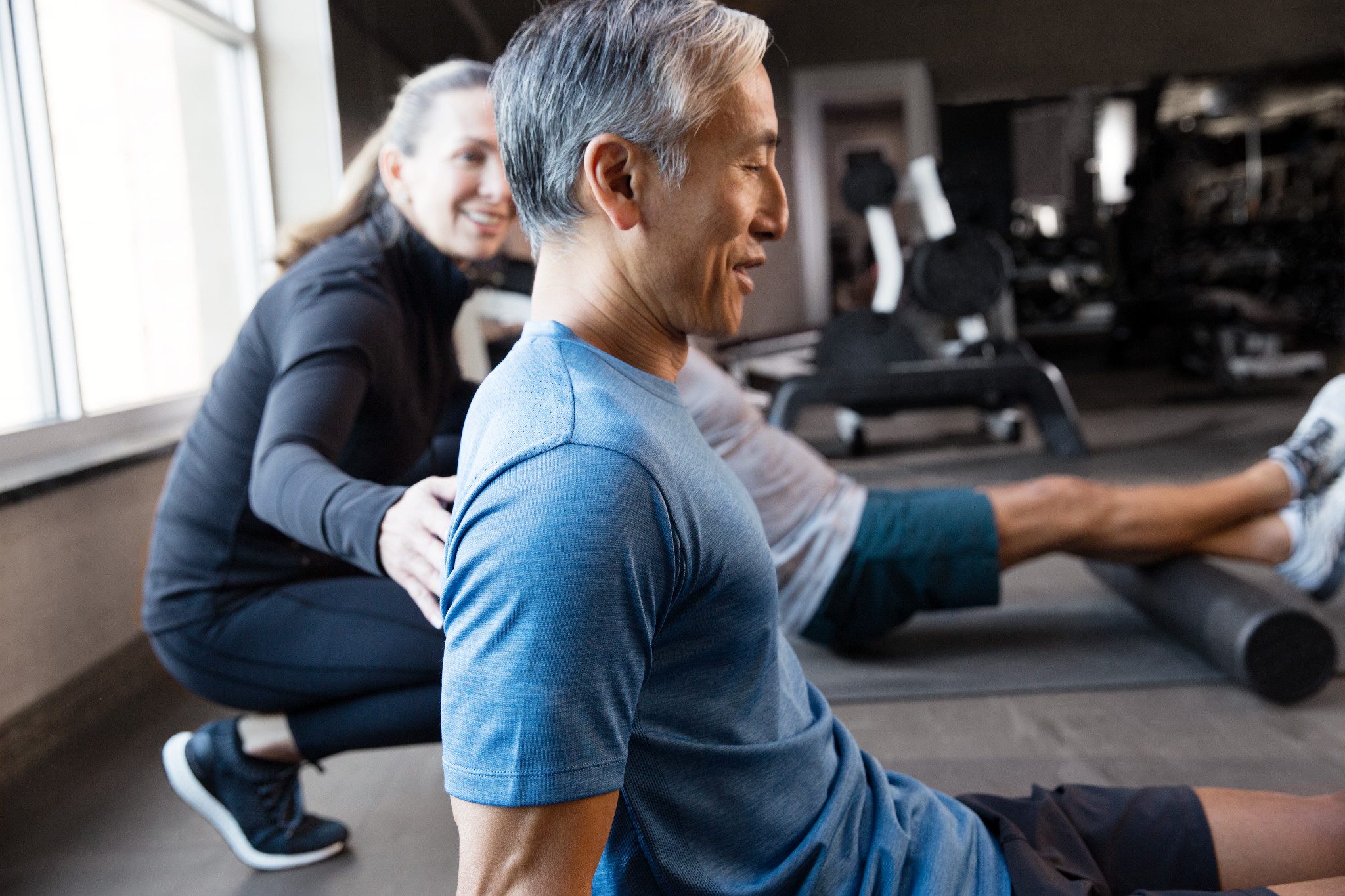 Female trainer giving instructions during a group training session.