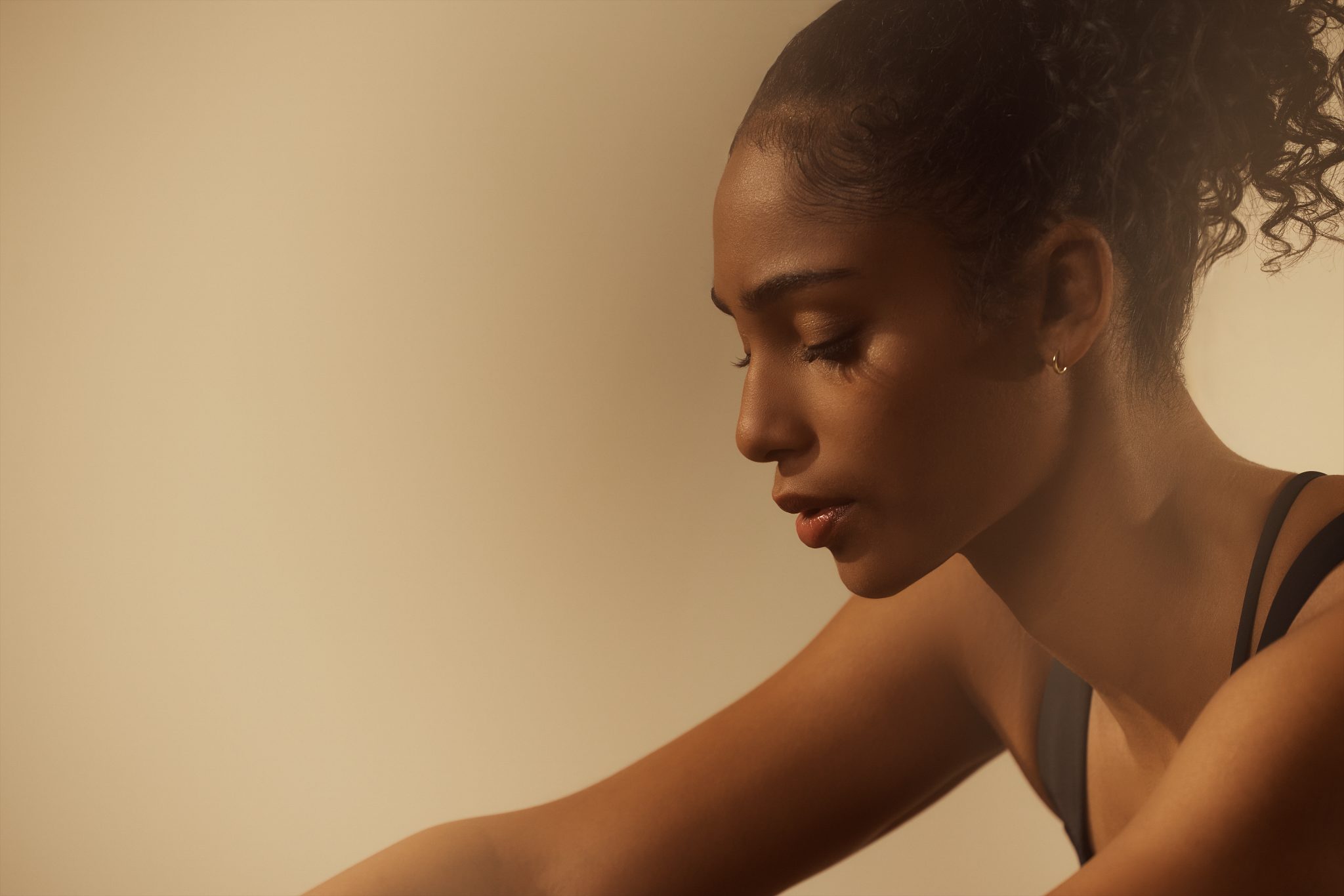 Closeup portrait of a womans face while completing an active metabolic assessment