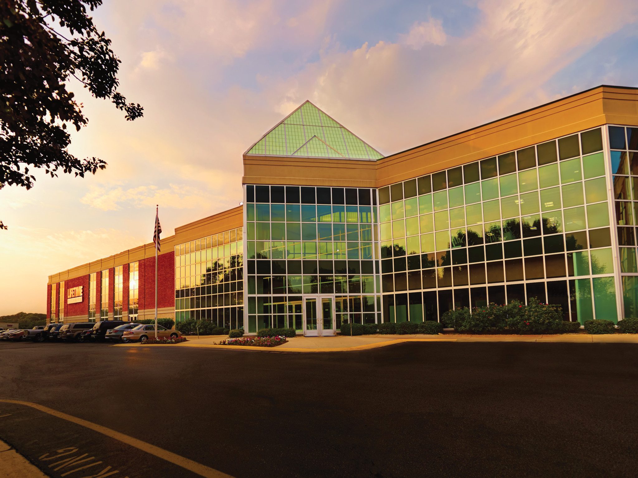 The exterior and front enterance of a Life Time location