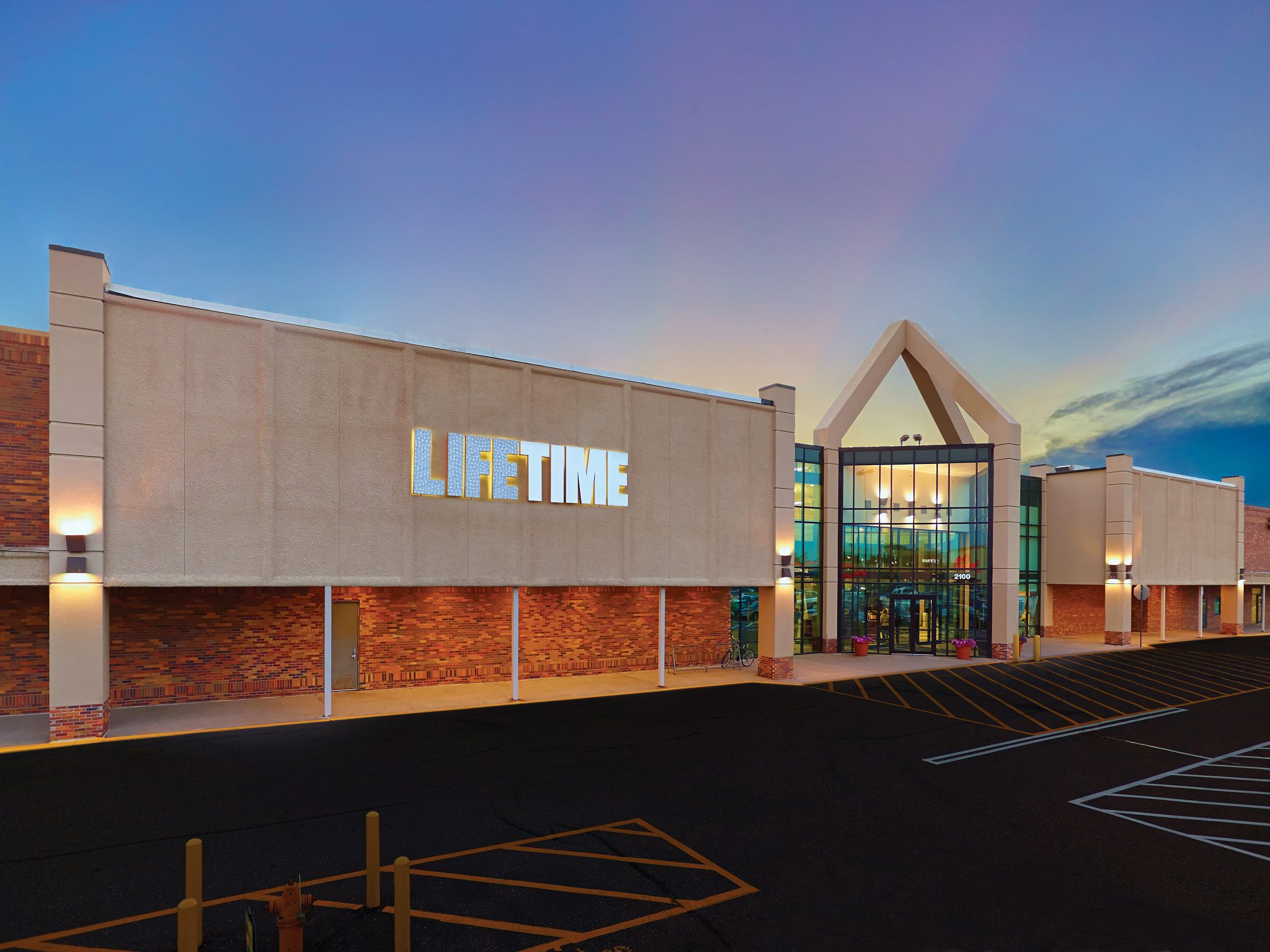 The exterior of the Coon Rapids Life Time location