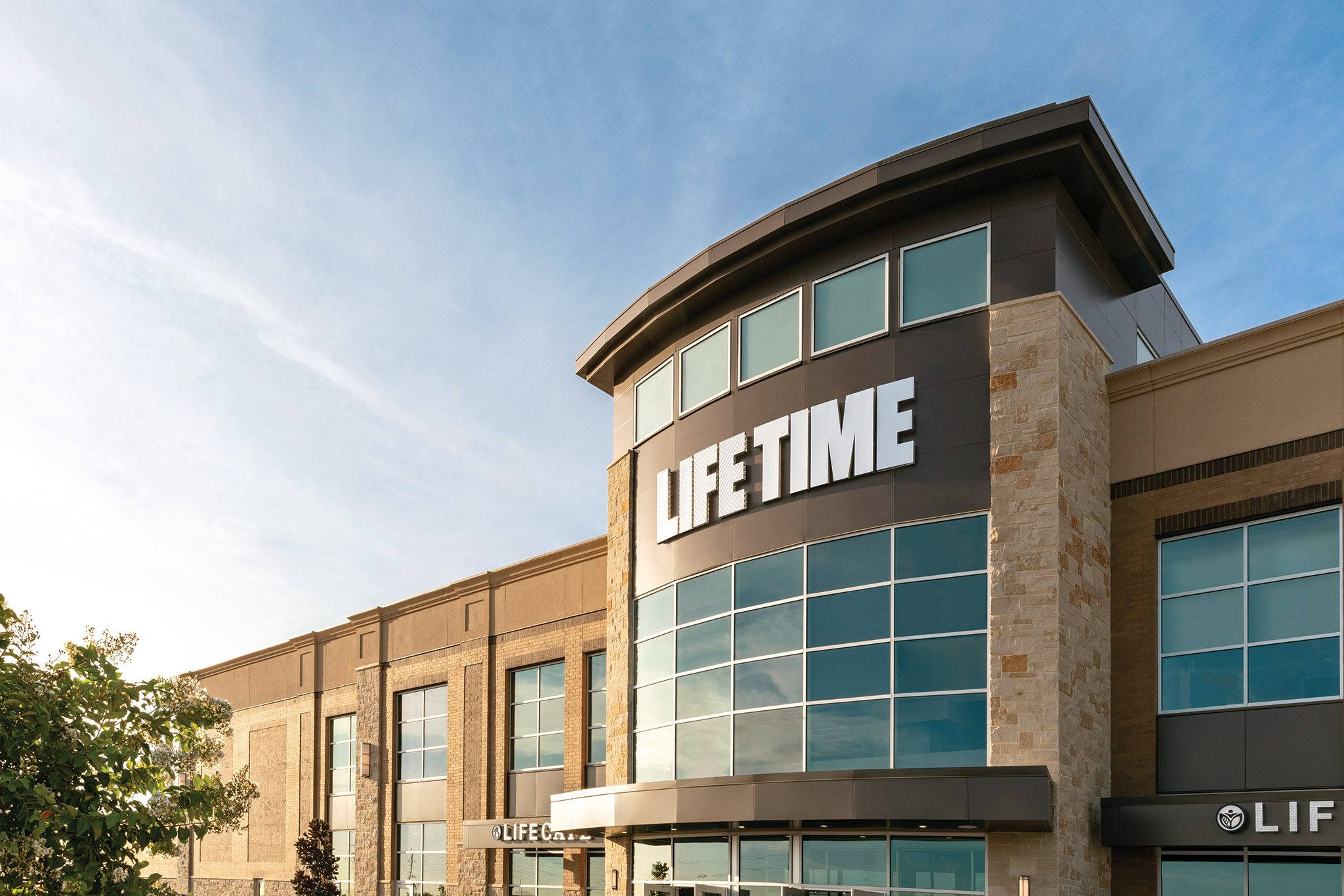 The exterior and front enterance of a Life Time location