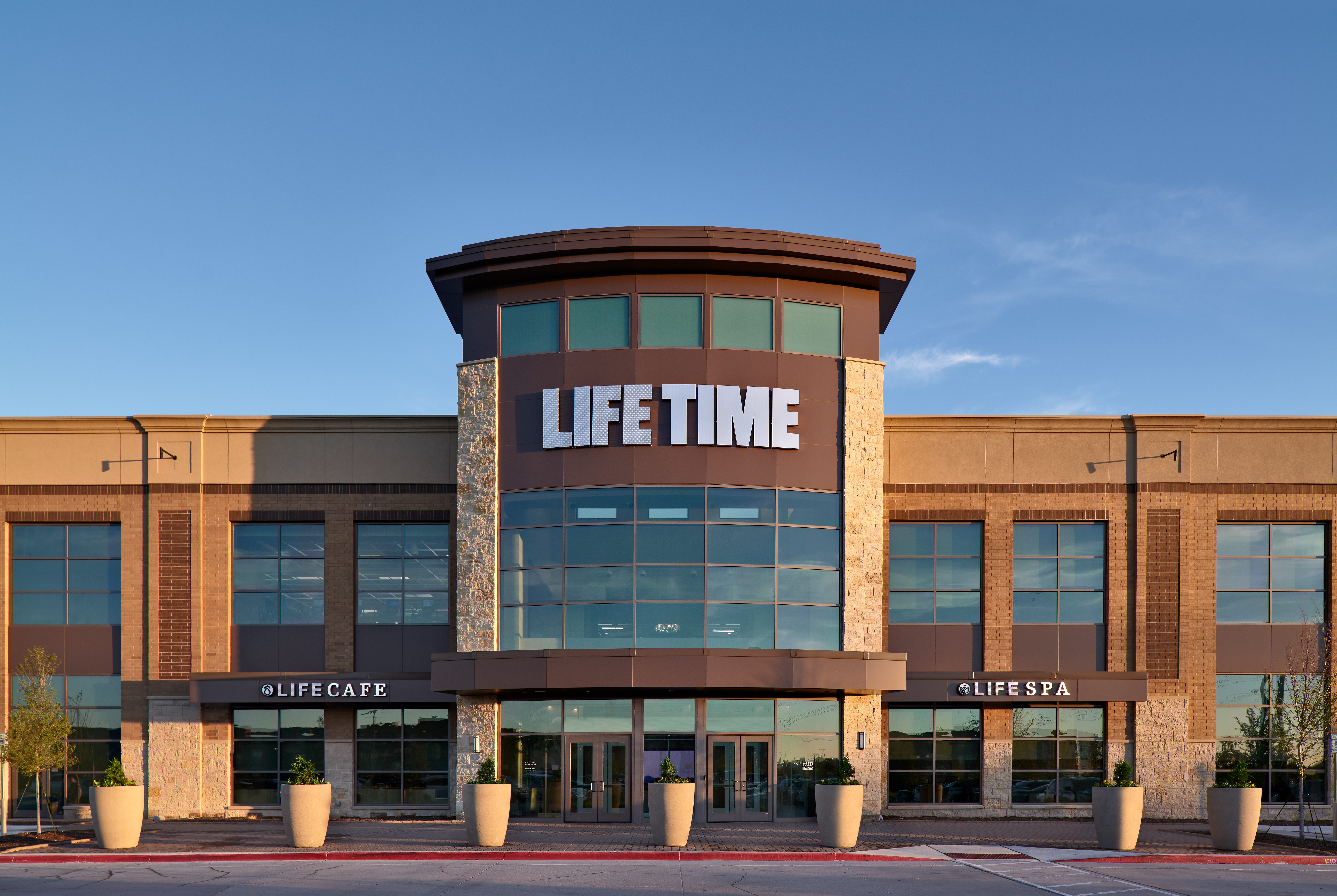 The exterior and front enterance of a Life Time location