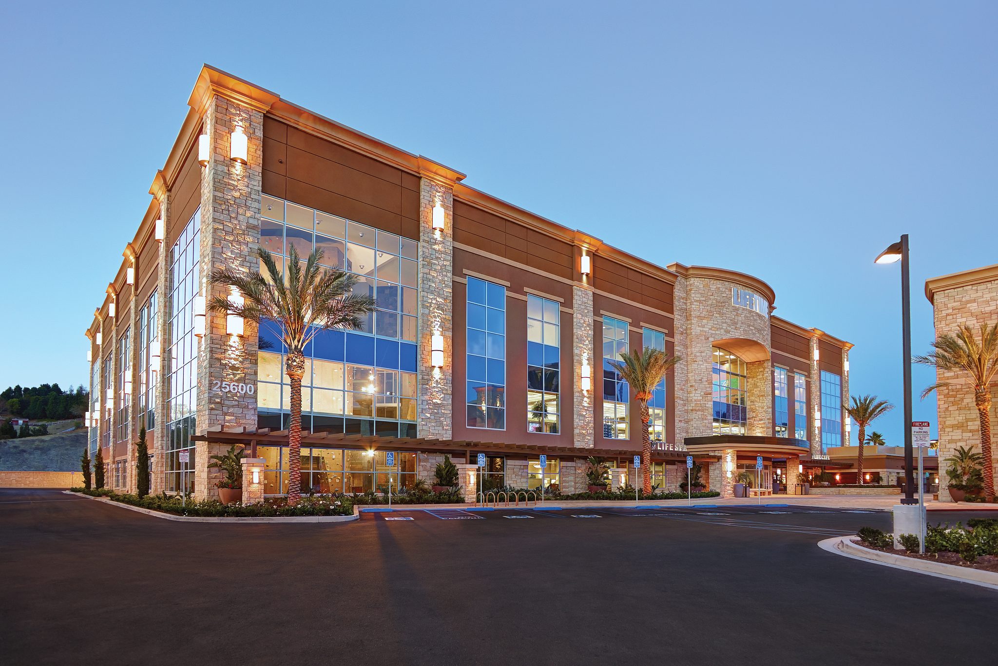 Image of the Laguna Niguel club entrance.