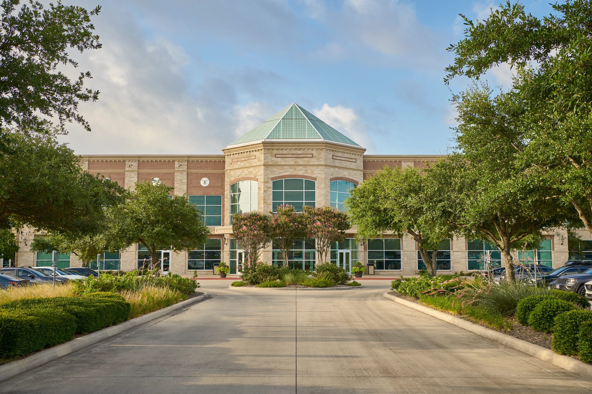 Road leading up to the enterance of the Life Time South Austin location
