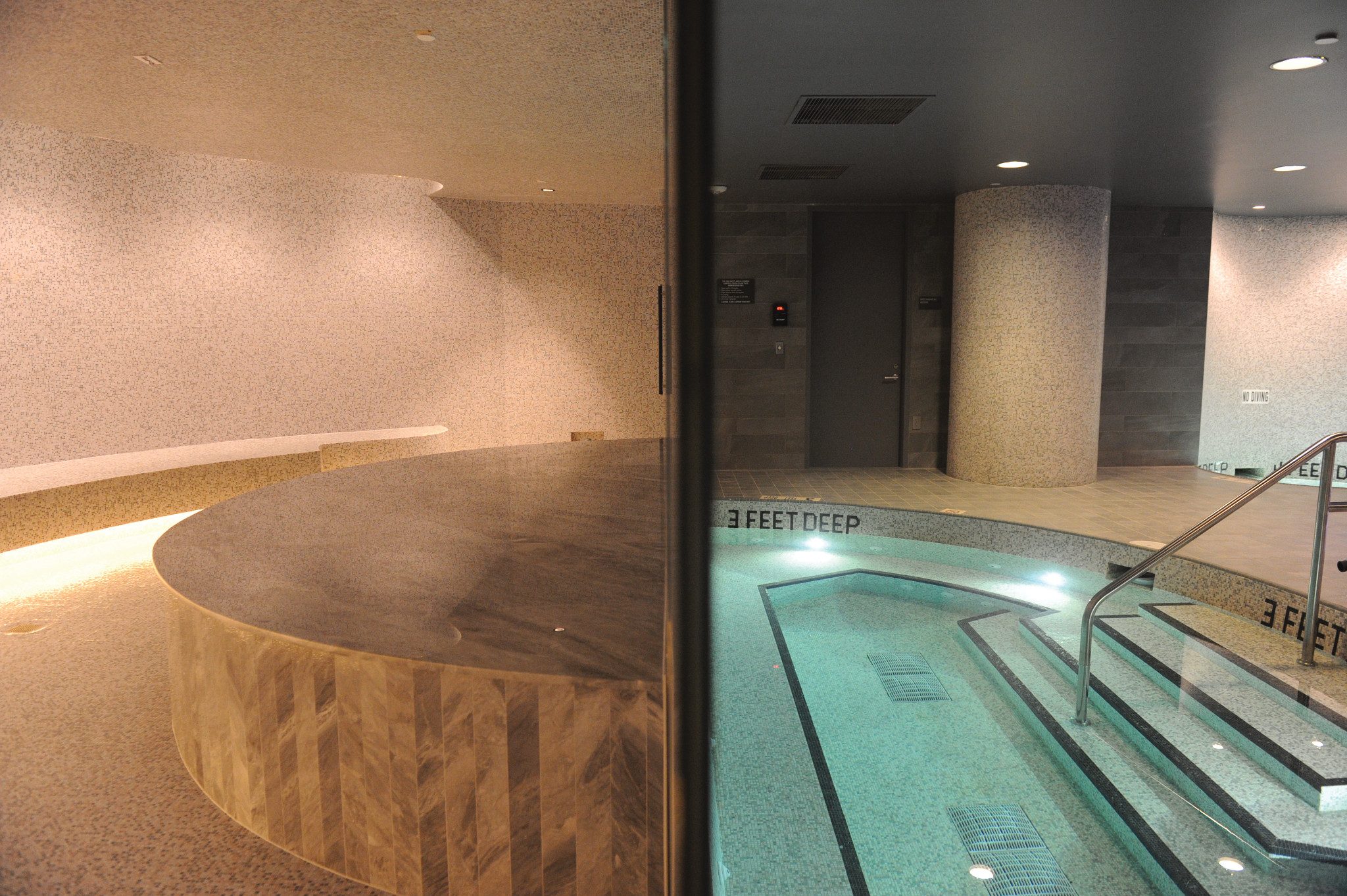 Indoor whirlpool and Hammam at the Life Time Sky club location