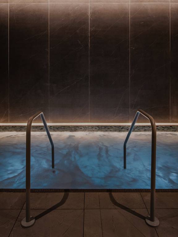 whirlpool with lights