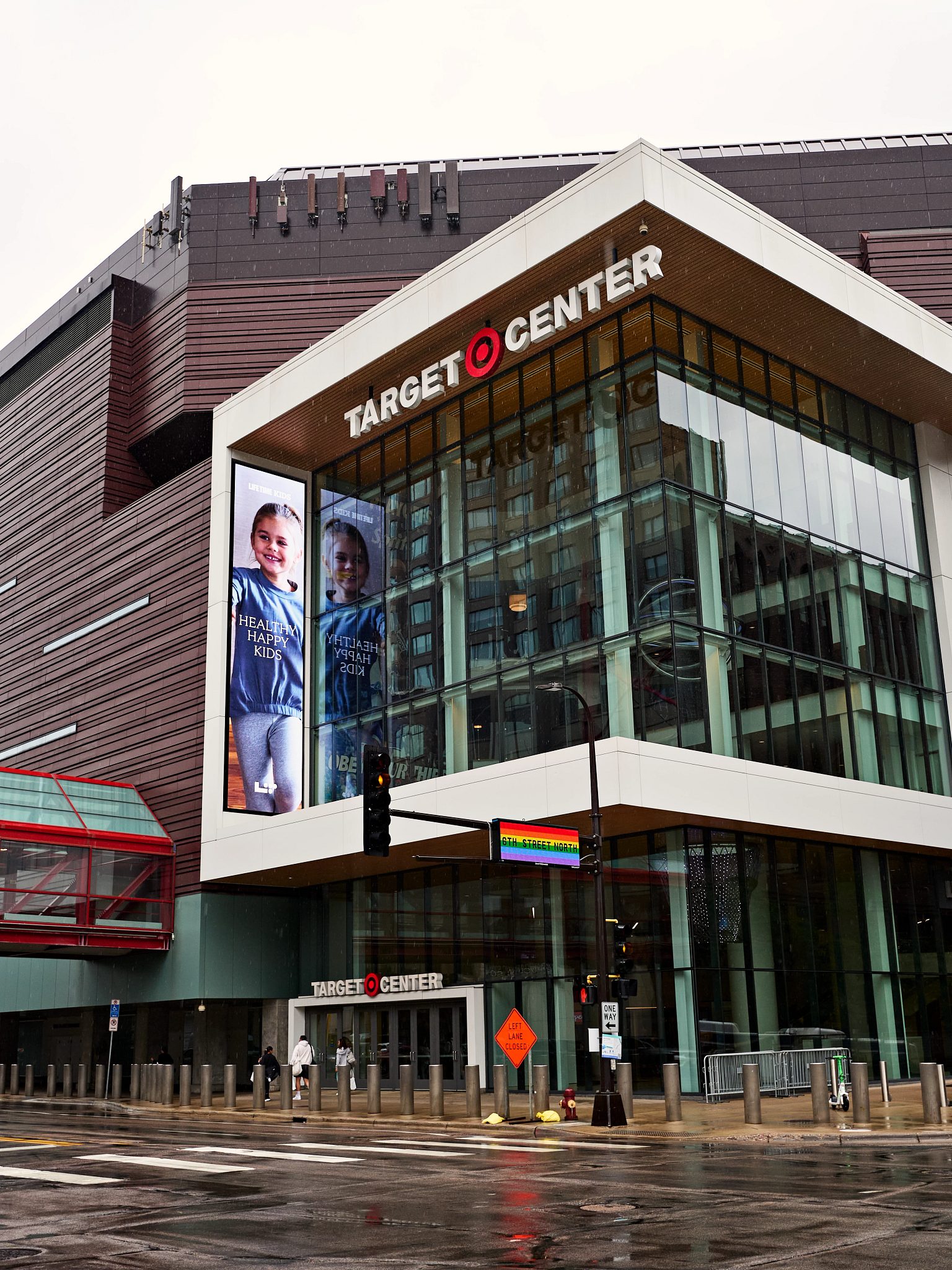 Life Time exterior entrance at the Target Center club location